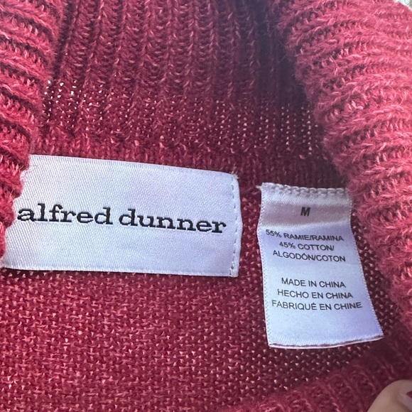 VINTAGE Alfred Dunner Embroidered Turtleneck Sweater in Maroon - Picture 8 of 9